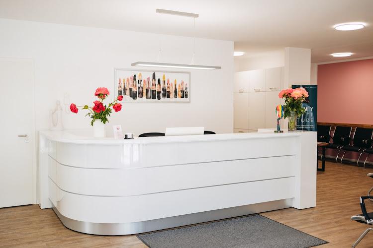 Bild von Hautärztin Anna Beyer | Praxis für Dermatologie, Ästhetik & Kosmetik in Hennigsdorf
